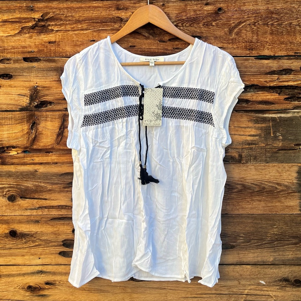 BLACK RAINN | NWT White Embroidered Women's Top L